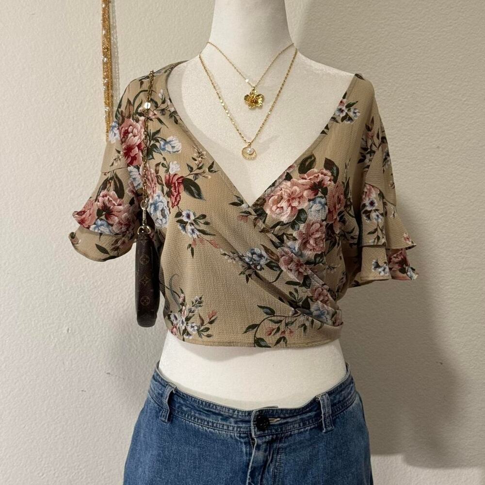 Shabby chic cream floral crop top with ruffle sleeves and tie back detail